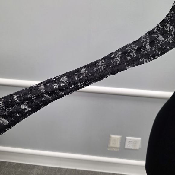 Soprano Black Long Sleeve Lace Dress - Picture 4 of 10